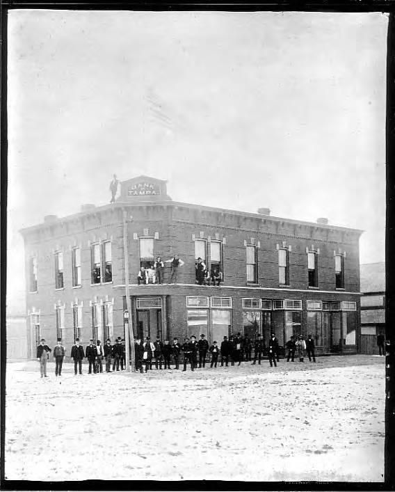 Bank_of_Tampa_Building_on_southwest_corner_of_Franklin_100_block_and_Washington_200_block_streets_with_employees_Tampa_Fla.jpg