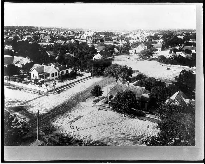 Looking_northeast_from_the_roof_of_the_Hillsborough_County_Court_House_at_corner_of_Monroe_and_Madison_streets__Tampa_Fla.jpg